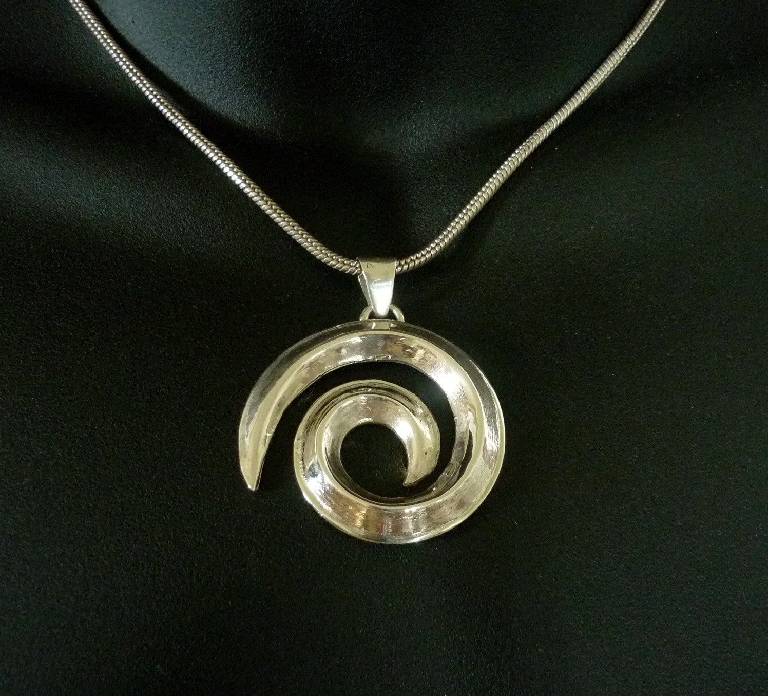 Silver Swirl Pendant
